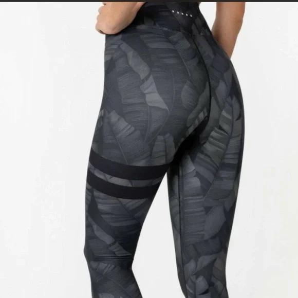 Stylish Gray Patterned Women's Leggings - Picture 3 of 7